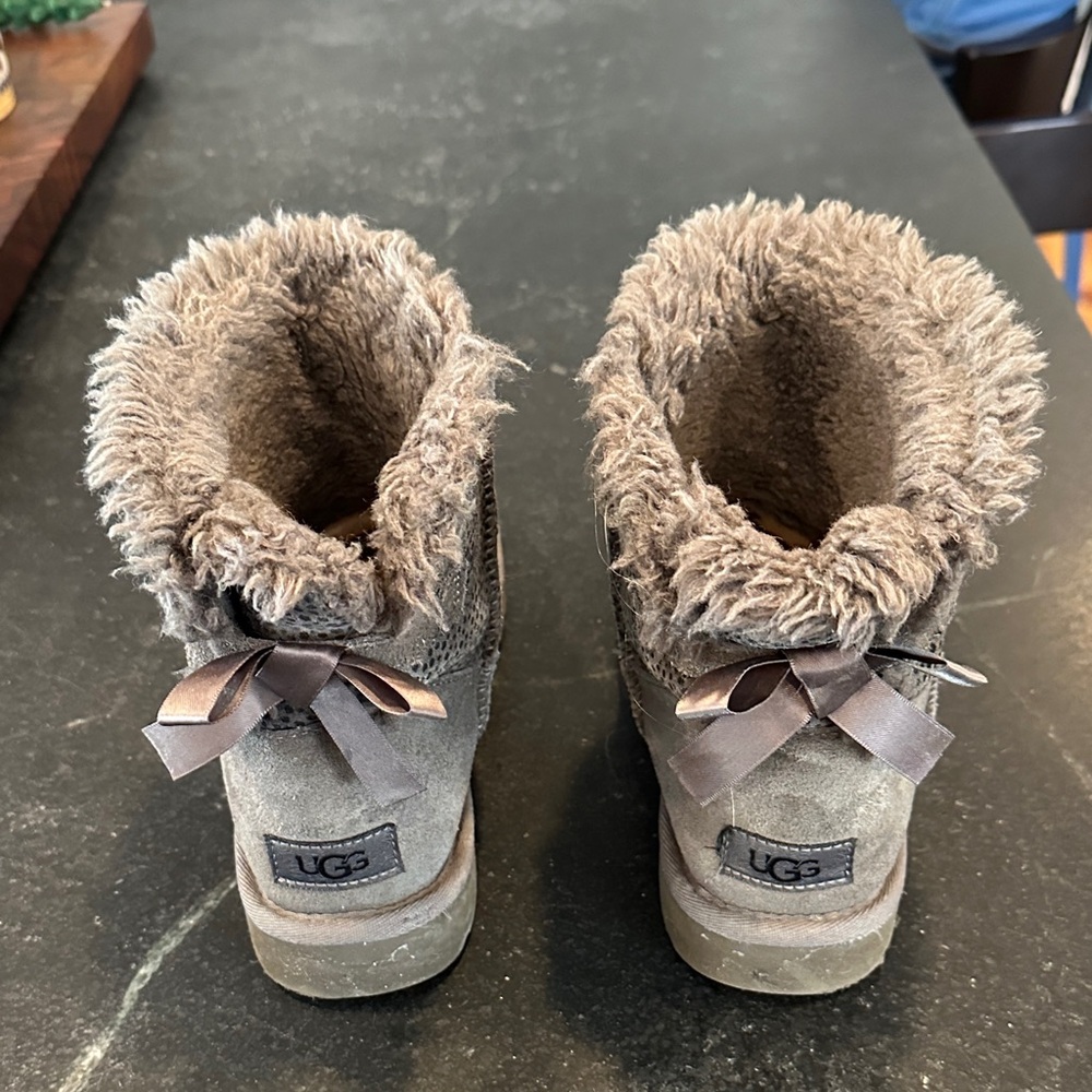 Bailey bow size 7 women gray UGG boots with cheetah pattern gently worn